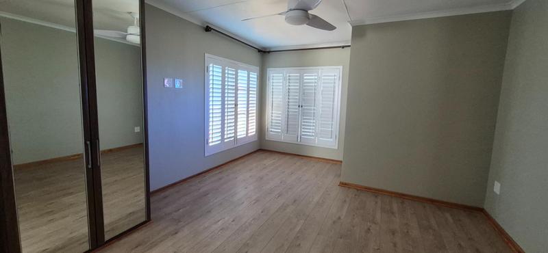 To Let 3 Bedroom Property for Rent in Outeniqua Strand Western Cape